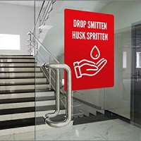 Klistermærke A6 med tekst "Drop smitten husk spriten"
