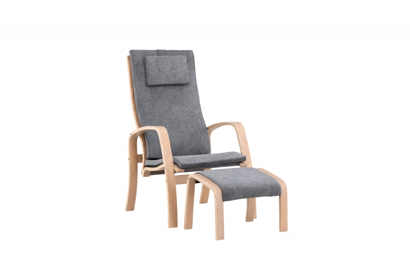 Grötö lounge lænestol med skammel i træ og gråt stof