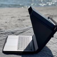 Sun Shade & Privacy Sleeve med solskærm til MacBook 13'' sort