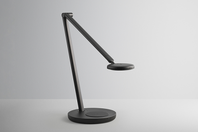 Luxo Motus Flat LED bordlampe med bordfod sort