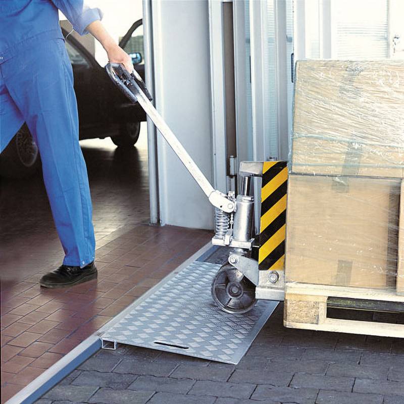 Kilerampe med højde 7-12 cm og bæreevne 300 kg