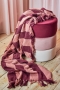 Bloomingville%20Bilbao%20Puf%20i%20polyester%20i%20rosa%20med%20afd%C3%A6mpede%20r%C3%B8de%20og%20beige%20nuancer