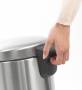 Brabantia-NewIcon-pedalspand-12-liter-mat-staal-4