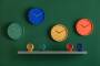 Karlsson-Cool-Retro-vaegur-OE30cm-gul-5