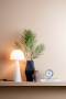 Leitmotiv-Bombin-bordlampe-OE20cm-glas-hvid-3