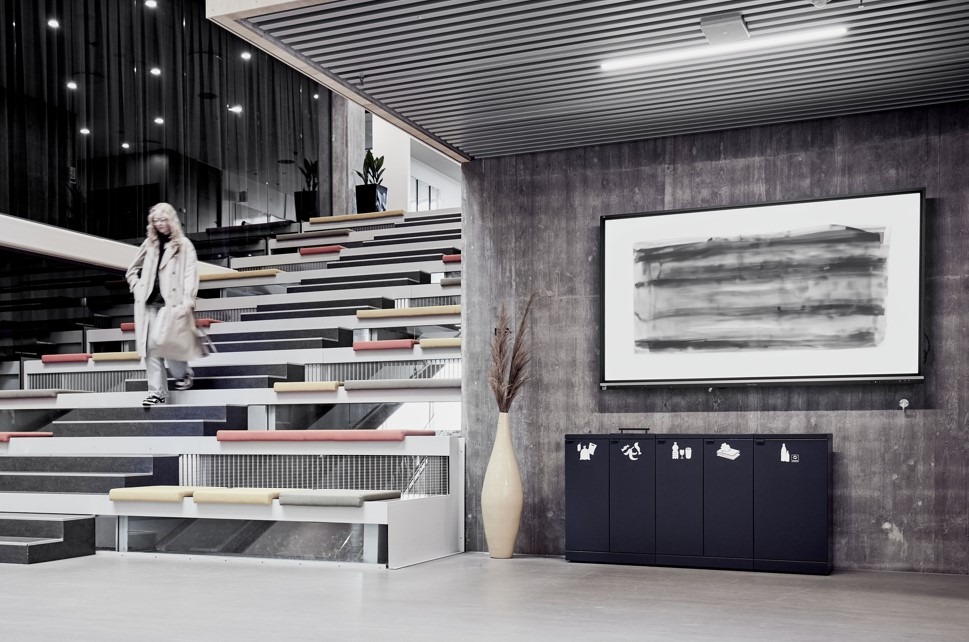Bestil Bica affaldsspande til gulv til skoler og institutioner