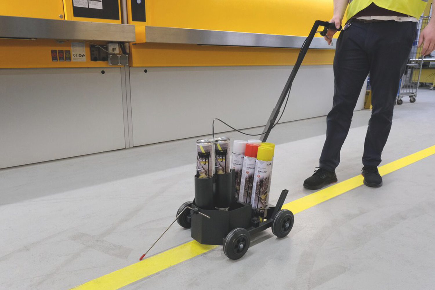 Guide til selv at spraymale gulv på lager - trin for trin